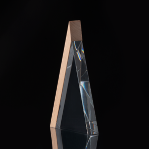 Trofeo Galvano de Madera y Cristal Triangle personalizable, vista 4