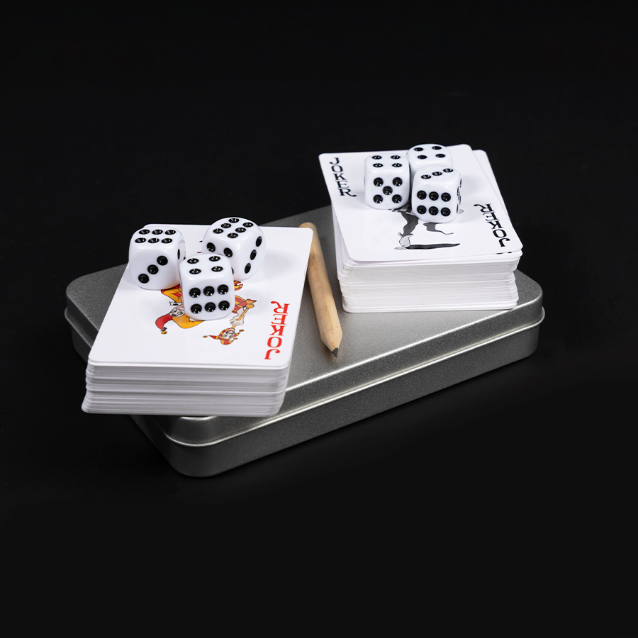 Set de Naipes y Dados en Estuche de Aluminio 1 Set de Naipes y Dados en Estuche de Aluminio