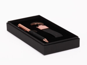 Set de regalo mine negro con detalles encobrizados.