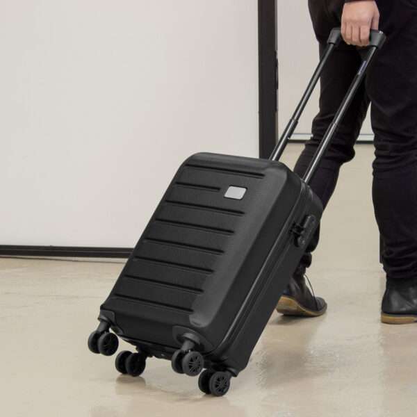 alt promocional publicitario carry on nomawalk k10 negro contexto jpg