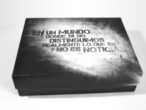 Caja campaña de medios La Red_cajas_46_logotipo_personalizado_05